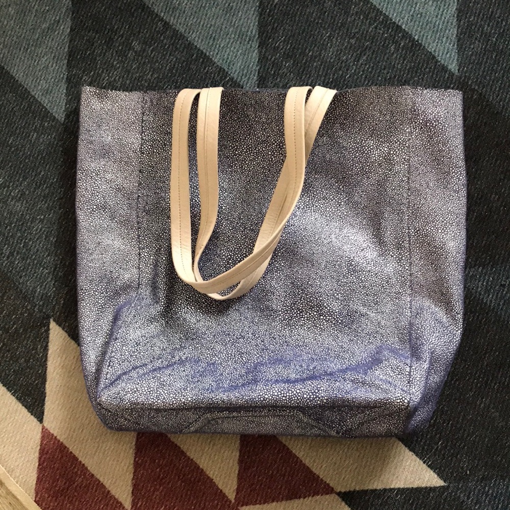 Leather tote bag